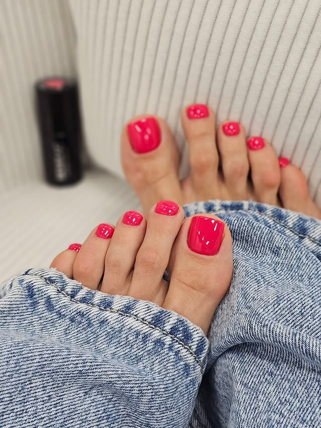 Bright coral pedicure ideas.