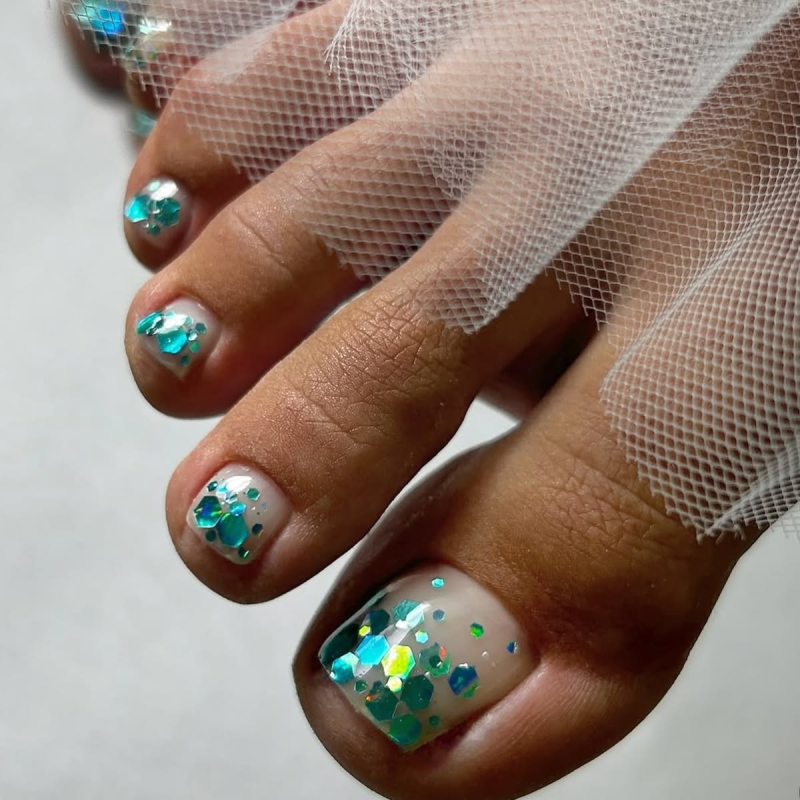 Glittery pedicure ideas for summer. June July August nails.