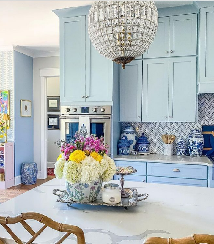 kitchen counter decor. blue and white ginger jar decor ideas