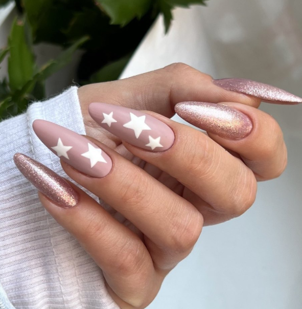 nude nails designs. nude nails with stars. shimmer nude nails.mauve star spring summer nails designs