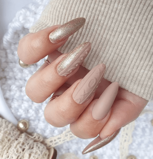 gold and beige christmas nail design idea