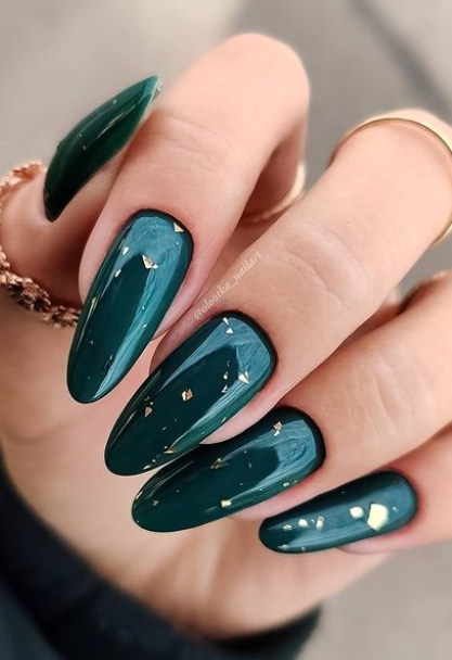 green and gold holiday winter nail design ideas