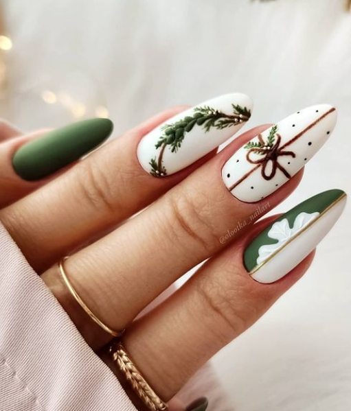 green garland christmas nail art designs