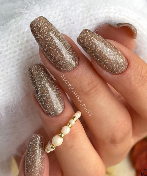 warm gold glitter christmas nail polish. winter holiday nail designs