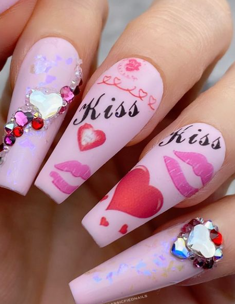 kiss lip valentines nail design. valentines nail art ideas.
