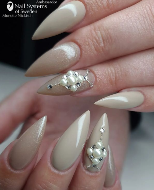 taupe nude nails with pearls. nude wedding nails ideas. nude nails design ideas.