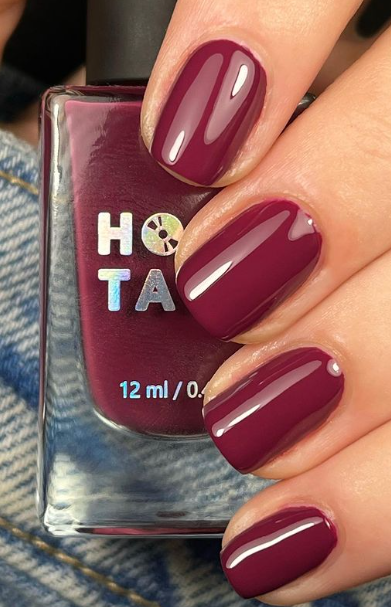 fall berry toned dark pink nails. hola taco berry nails. fall nail ideas.