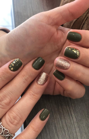 fall green and rose gold nail design. fall nail looks. fall nails short ideas.