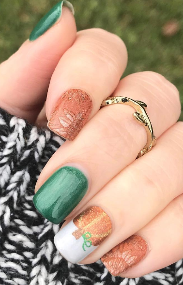 fall nail art ideas. fall copper glitter pumpkin nail art. autumn nail looks.