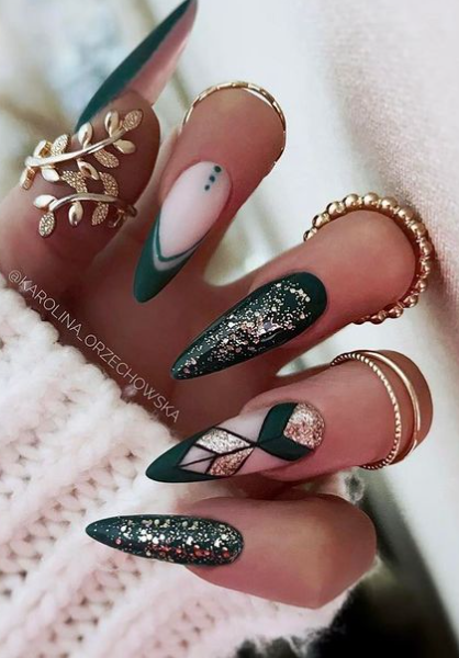 black and pink winter nails. new years eve nails. pointed christmas nails.