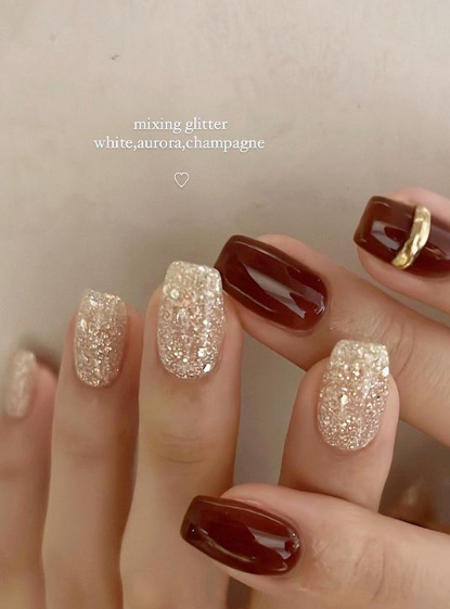 champagne glitter and red christmas nails. holiday nail ideas. simple winter nails.