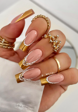 gold and pink festive winter nails. nude and gold christmas nails ideas long acrylic.