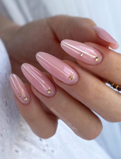 soft pink nails. romantic nails for wedding. bridal nails with stones and gems. trendy nails. nude nails pink.