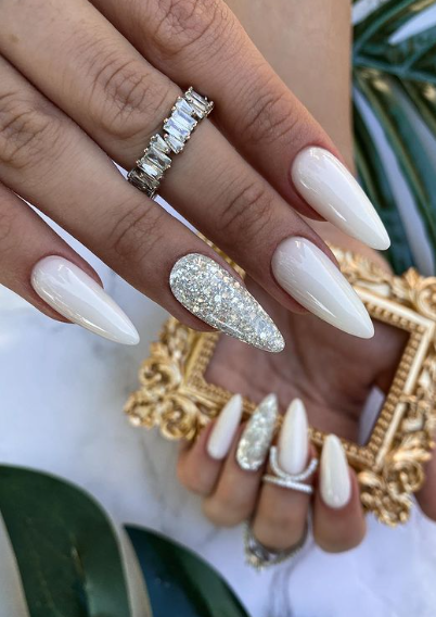 white cream glitter wedding nails. glam bridal nails. fancy special occasion nails.