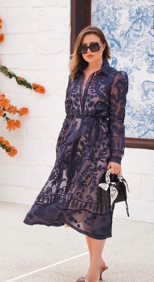 navy blue lace print dress. christmas party outfit ideas. festive winter holiday outfits. cocktail party dresses. navy blue lace print dress. christmas party outfit ideas. festive winter holiday outfits. cocktail party dresses.