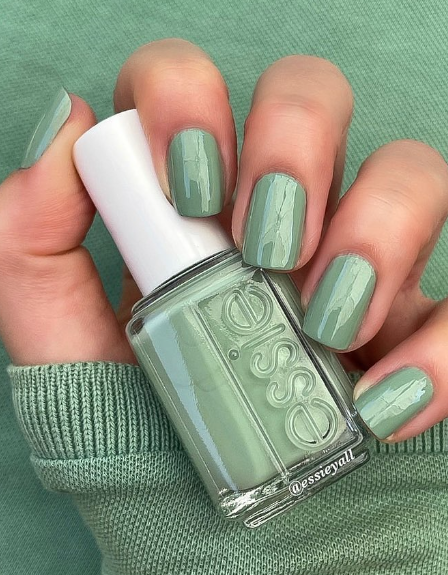 Essie Jade It Happens nail polish. mint green nail polish. winter nails. january nails. st patricks day nails.