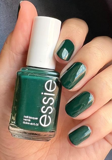 essie off tropic nail polish. hunter green nail polish. winter nails. dark nail colors. january nails. simple nail ideas.