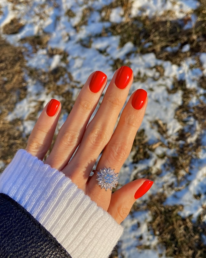 short-cherry-red-nails
