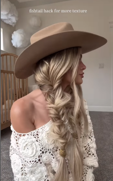 Easy fishtail braid summer hairstyle Easy fishtail braid summer hairstyle