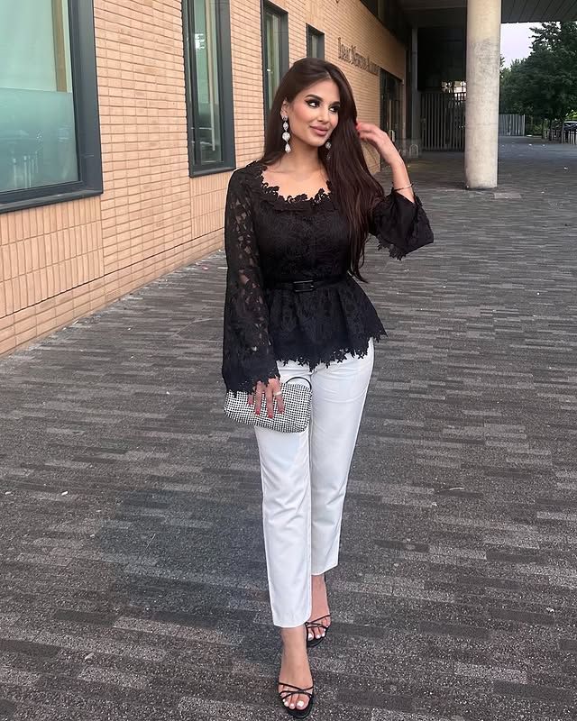 Black lace blouse fall outfit idea.