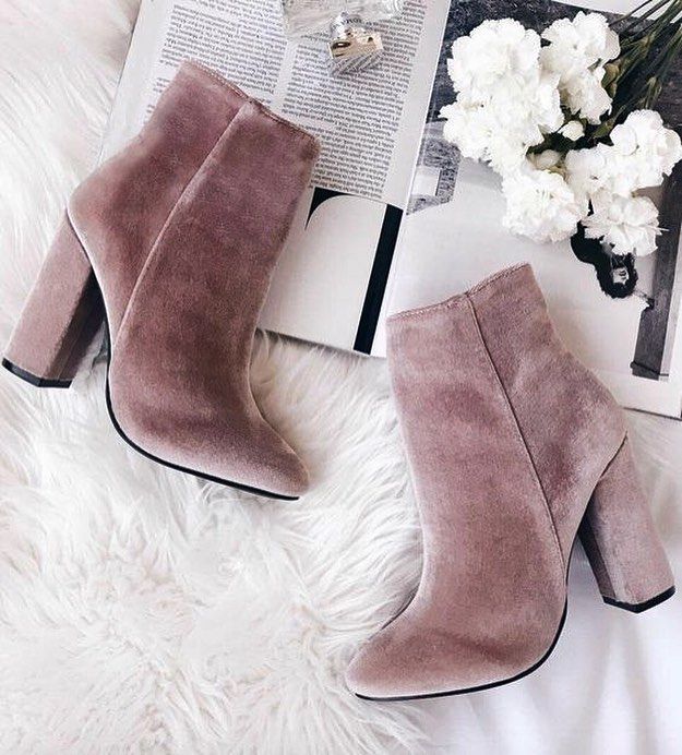 Mauve velvet booties for casual fall outfit. Fall style accessories. fall fashion trends
