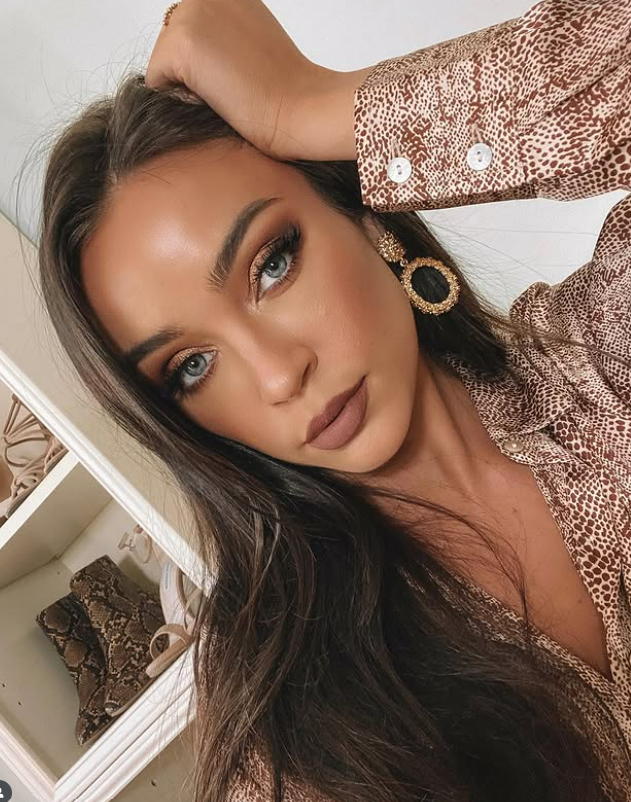 Monochromatic fall makeup look in neutral tones