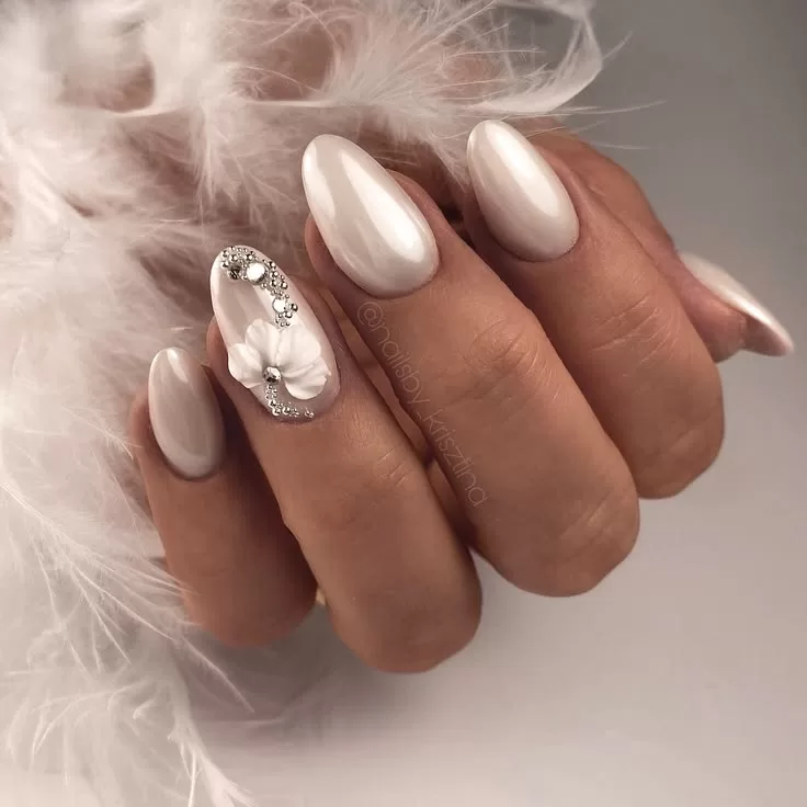 Ivory nude floral bridal nails in almond shape. nude-ivory-floral-bridal-nails