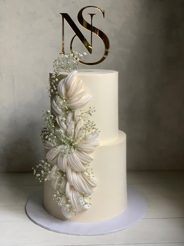 Wedding cake with wafer paper flower design Wedding cake with wafer paper flower design