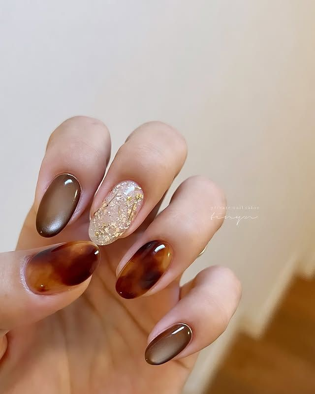 Fall brown glass nails. trendy fall nails