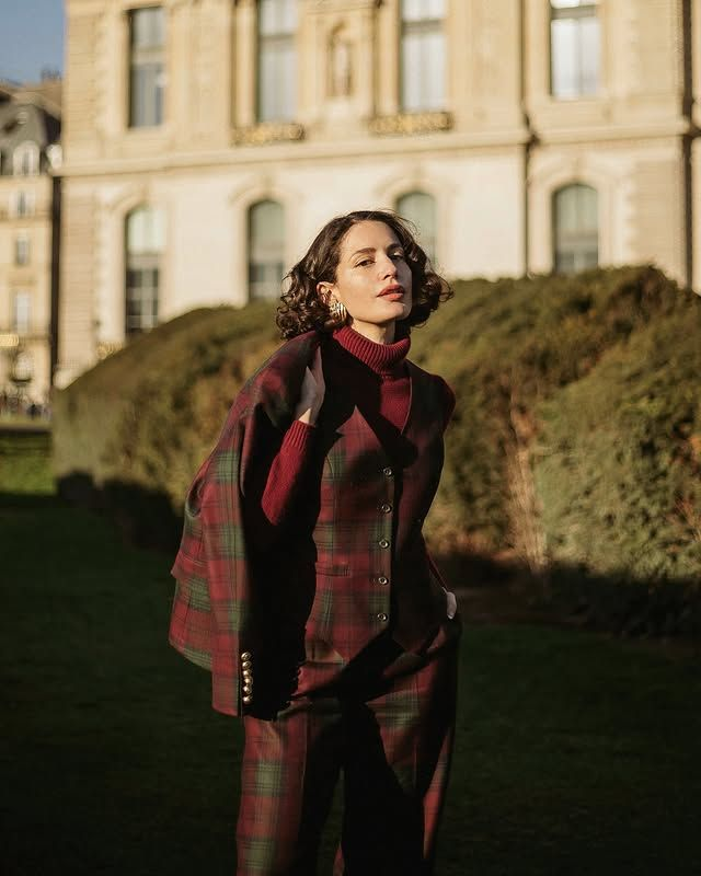 Fall plaid outfit ideas. Fall preppy outfit with tailored vest and pleated pants