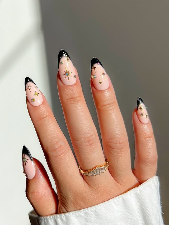 New Years Eve Nails with stars and black tips