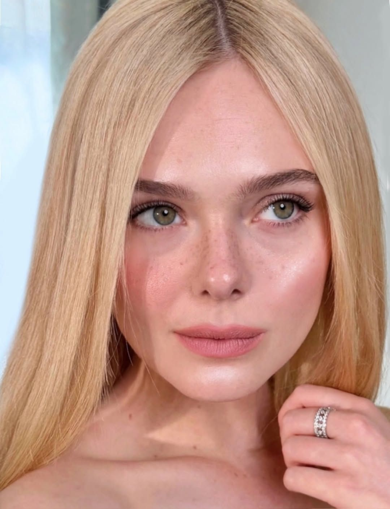 Elle Fanning clean girl makeup. No makeup look. Celebrity makeup trends