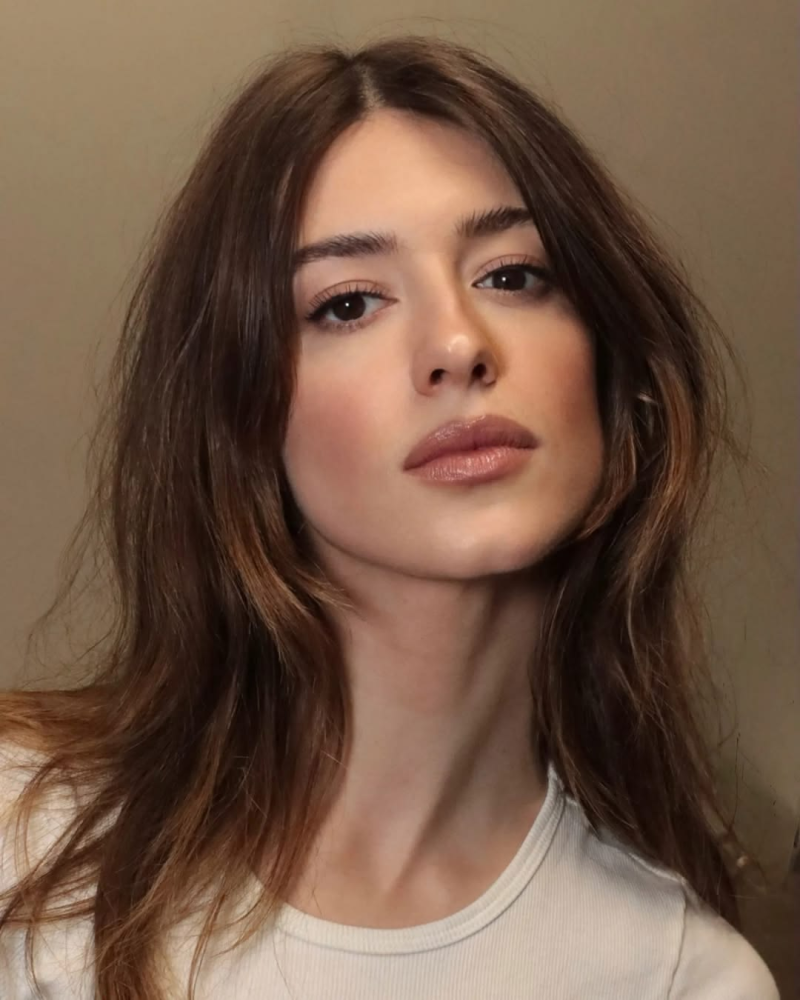 Soft glam celebrity makeup looks. Celebrity makeup trends that ate. Daisy Edgar Jones makeup.