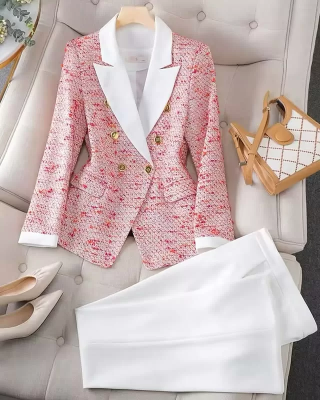 Pink blazer for spring summer office outfit. spring-pink-blazer-capsule-wardrobe