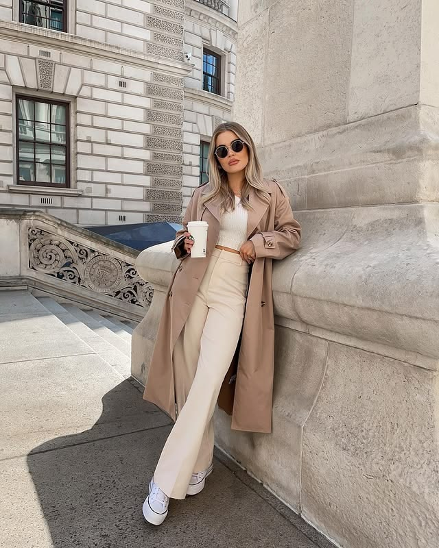 Spring trench coat street style casual chic outfit. spring-trench-coat-outfit