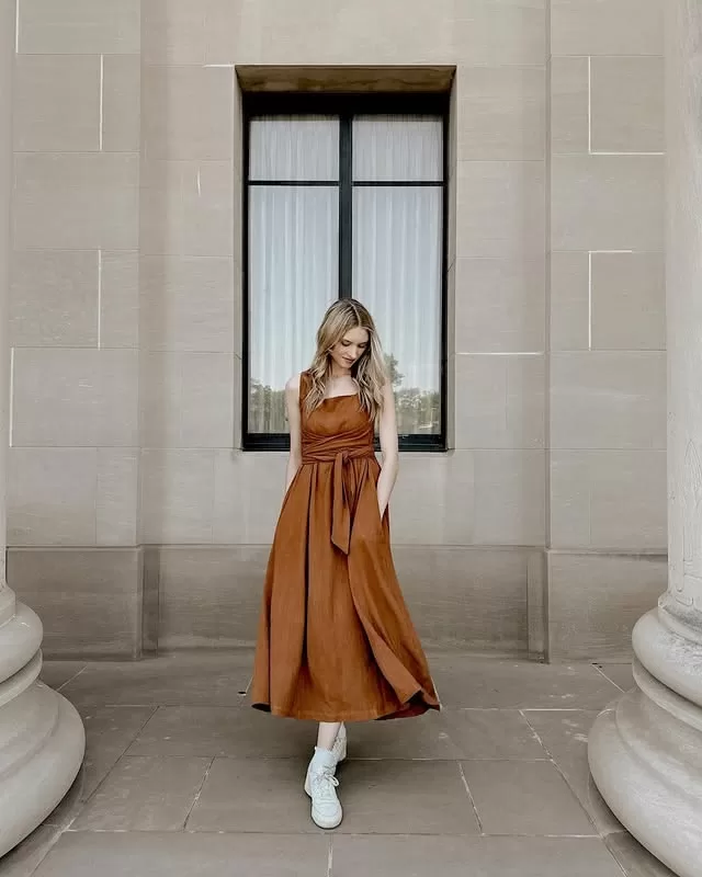 Spring belted wrap dress casual chic style. spring-wrap-dress-outfit