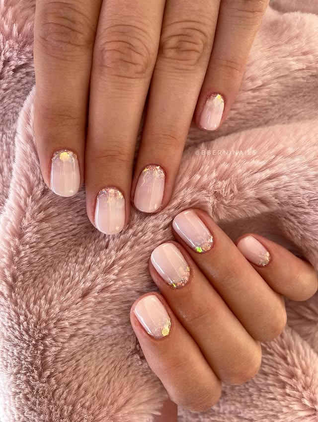 Short pink glitter spring summer nails. Short pink glitter spring summer nails.
