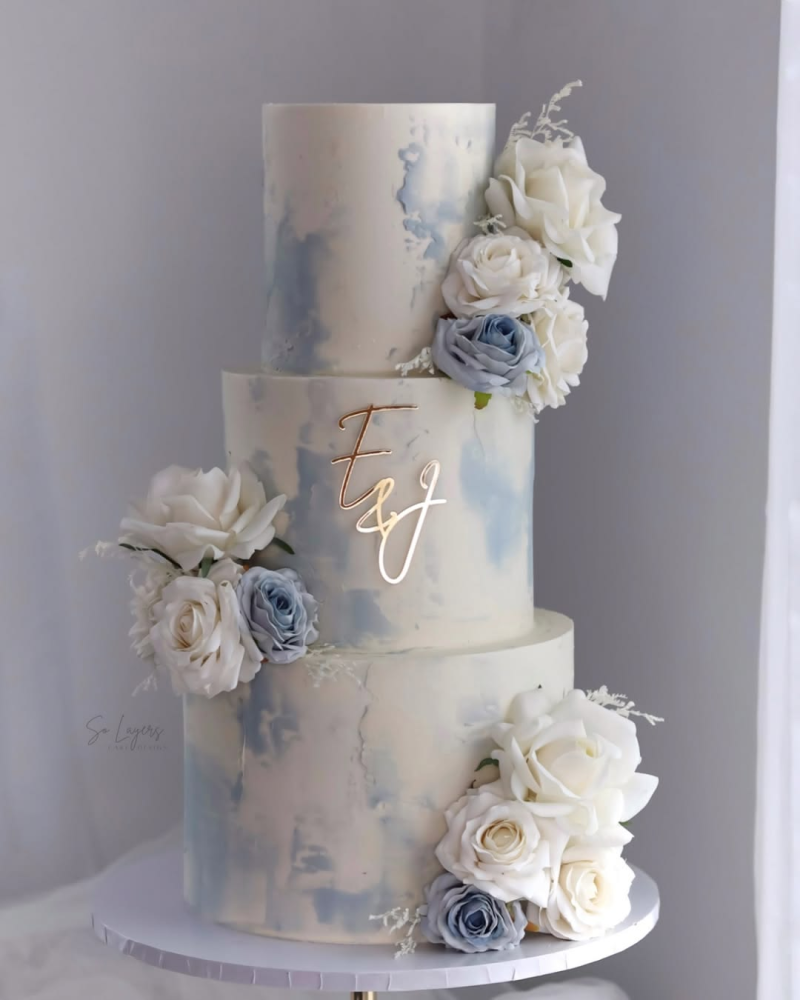 Blue and white marbled wedding cake with tiers Blue and white marbled wedding cake with tiers