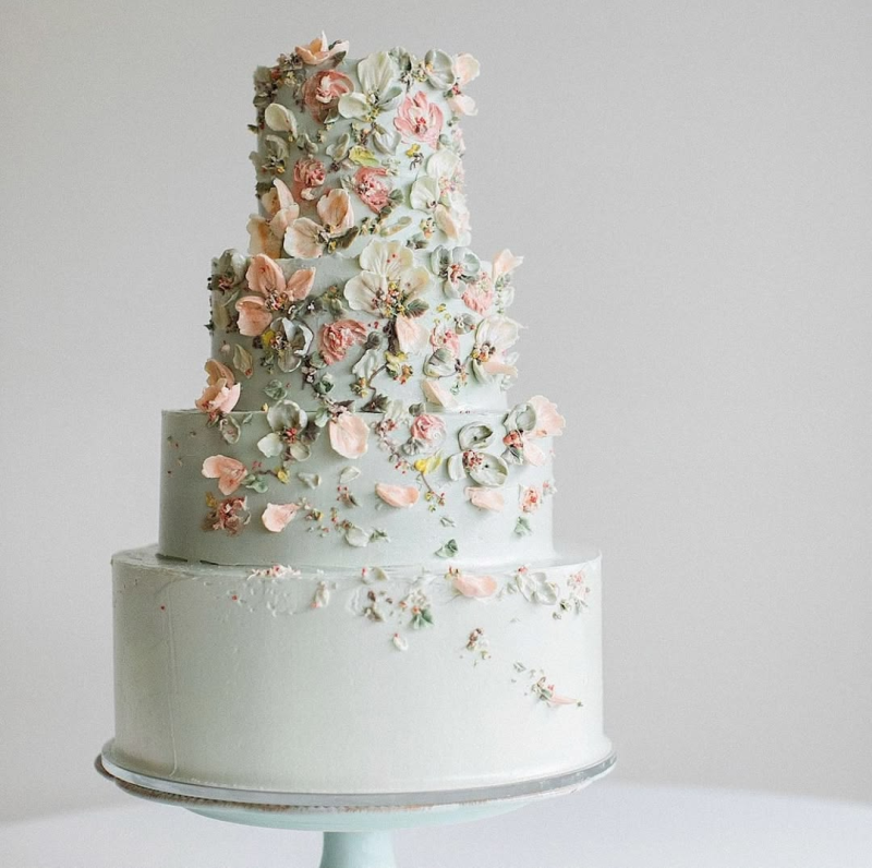 Green wedding cake with hand-piped flower details in tiers Green wedding cake with hand-piped flower details in tiers